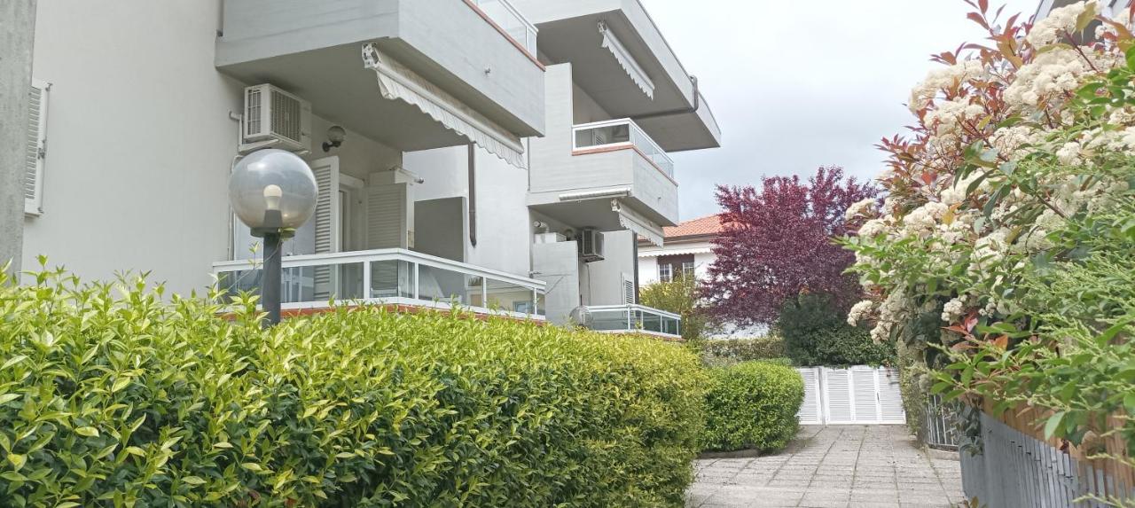 Апартаменты La Casina Di Ale Марина-ди-Каррара Экстерьер фото